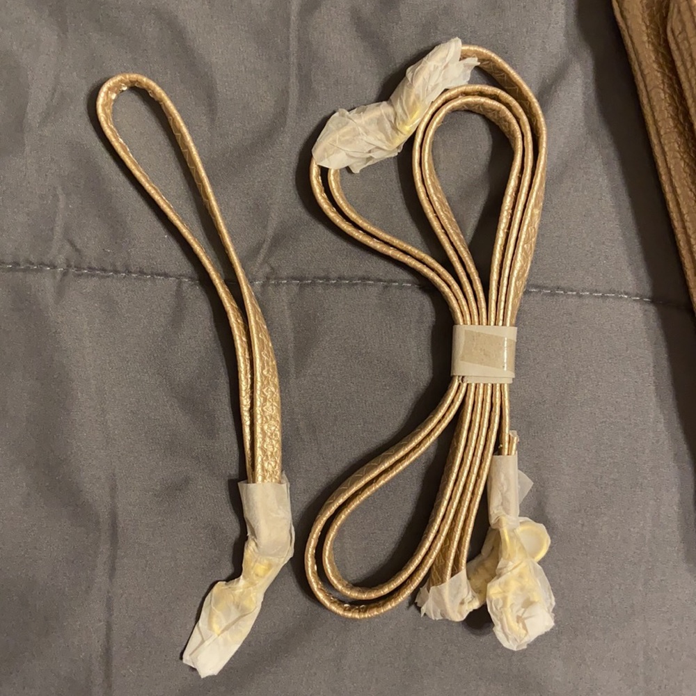 Crossbody/Wristlet - Picture 8 of 9